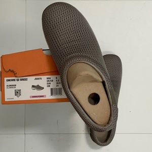 MERRELL:  SIZE 8.  Encore Q2 Breeze